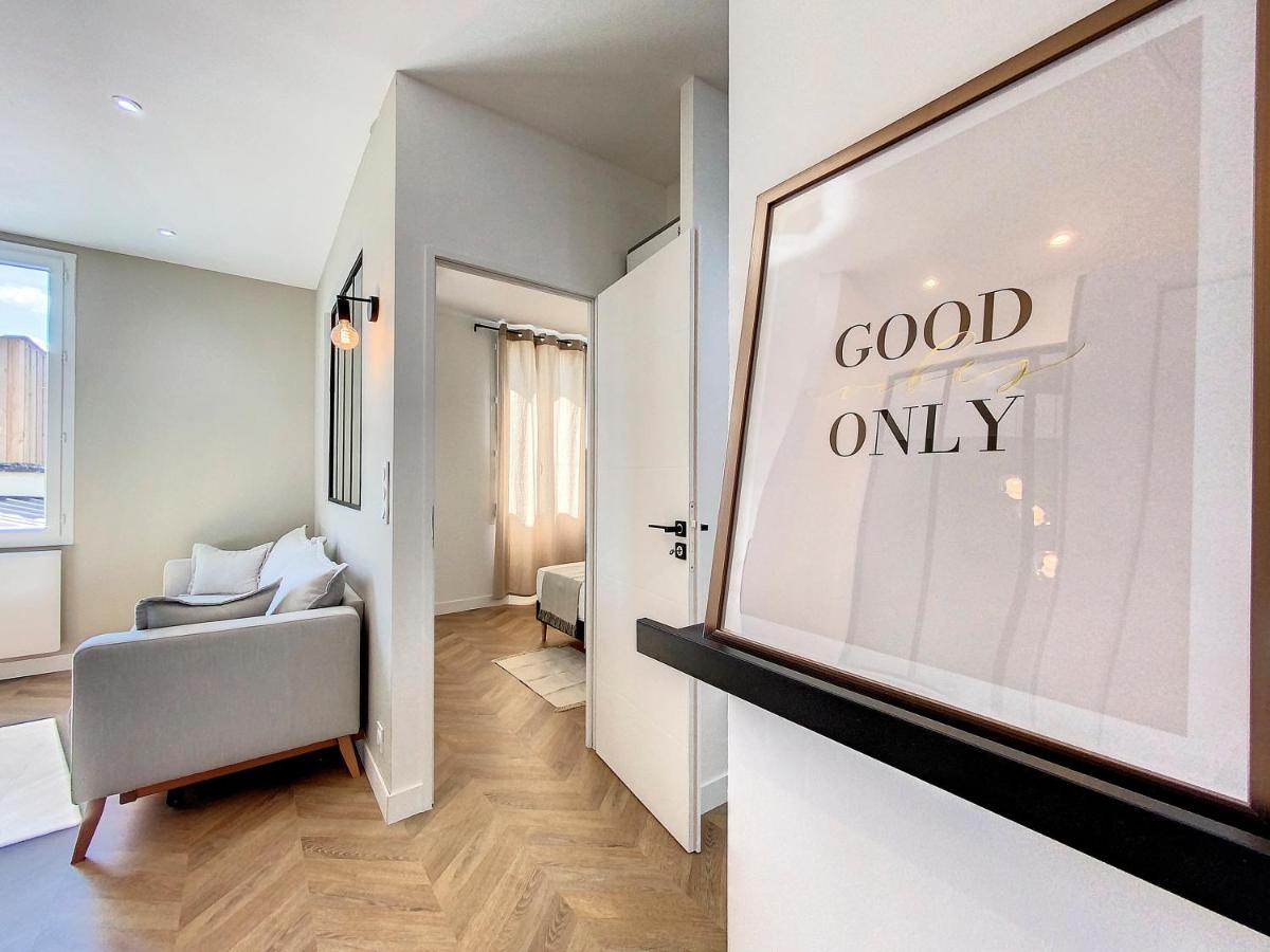AppartChic - appartement standing - plein Centre&Parking privé Créon Extérieur photo
